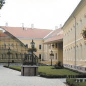 MESTO KOMÁRNO: Nádvorie dôstojníckeho pavilónu s amfi teátrom