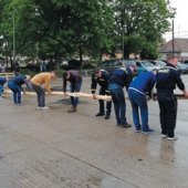 OBEC HORNÁ POTÔŇ: Stavanie mája v obci