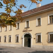 NOVOHRADSKÉ MÚZEUM A GALÉRIA: Pohlad na budovu Novohradského múzea a galérie v Lucenci