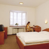 HOTEL POD ZÁMKOM: Hotelová izba