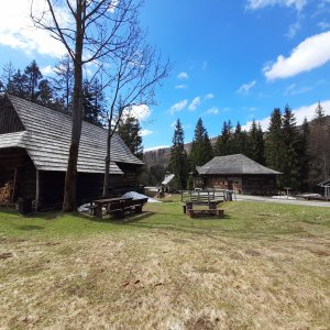 MÚZEUM KYSUCKEJ DEDINY: jar v skanzene