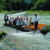 PIENINY - DUNAJEC - PLTE: Plť na Dunajci, v pozadí Tri Koruny