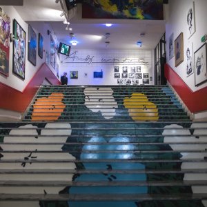 MÚZEUM MODERNÉHO UMENIA ANDYHO WARHOLA: Schodisko v MMUAW
