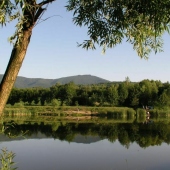 MESTO SNINA: Pohľad na Sninský kameň z RO Sninské rybníky
