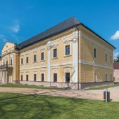 MESTO SNINA: Sninský klasicistický kaštieľ Autor foto: Stanislav Holota