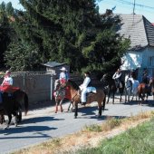 OBEC NEDED: Oberačkový sprievod