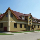 OBEC NEDED: Viacúcelová budova s 13 bytovými jednotkami